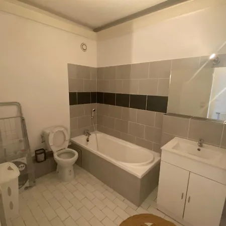 Apartment 1 Bedroom - Close To The *