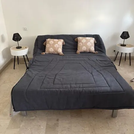 アパート Pleasant 1-bedroom Close To The Seaside