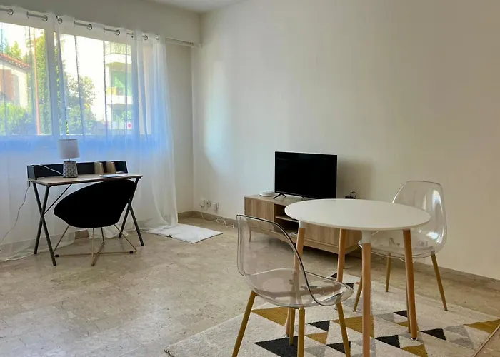 Pleasant 1-bedroom Close To The Seaside * Antibes