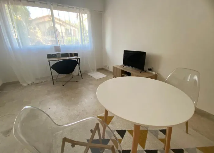 Appartamento Pleasant 1-bedroom Close To The Seaside Antibes